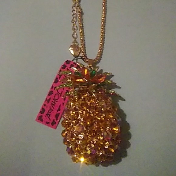Nwt betsey johnson necklace - Picture 1 of 1